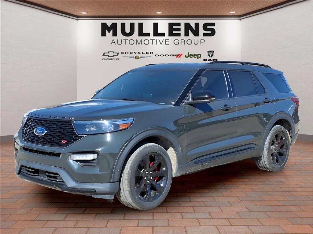 2022 Ford Explorer ST's photo