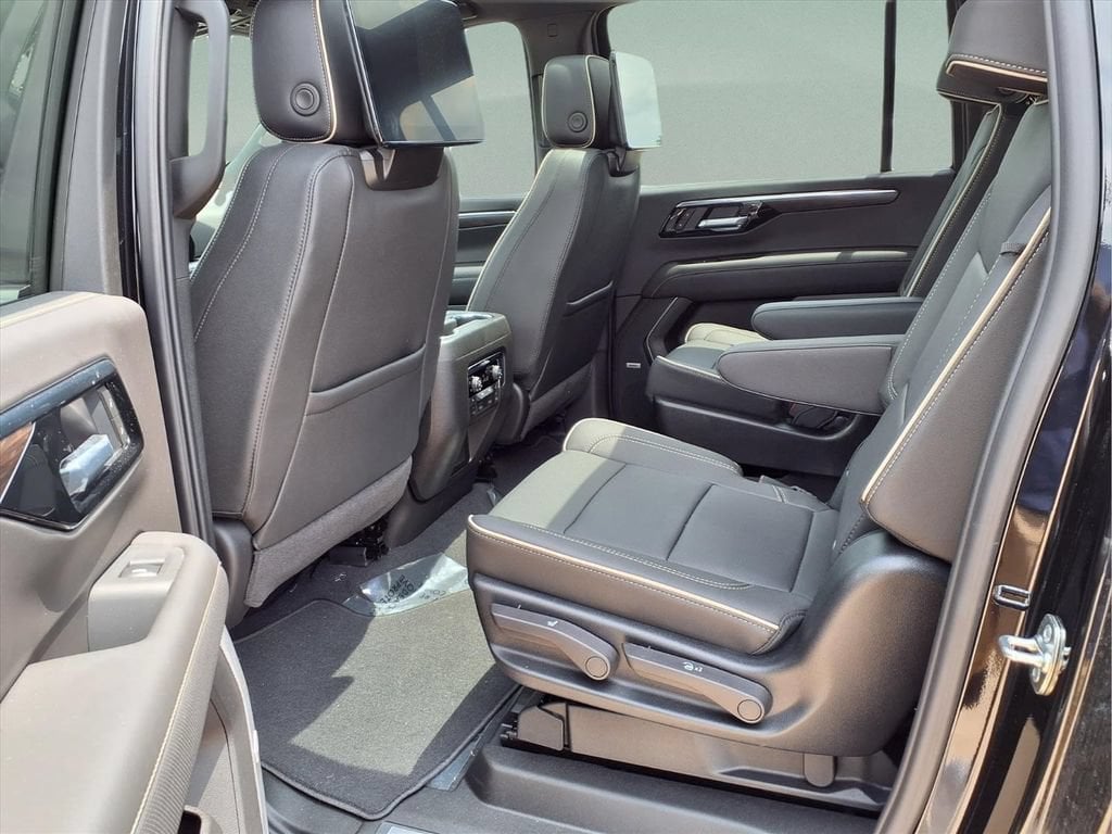 2026 Chevrolet Suburban Premier - Photo 19