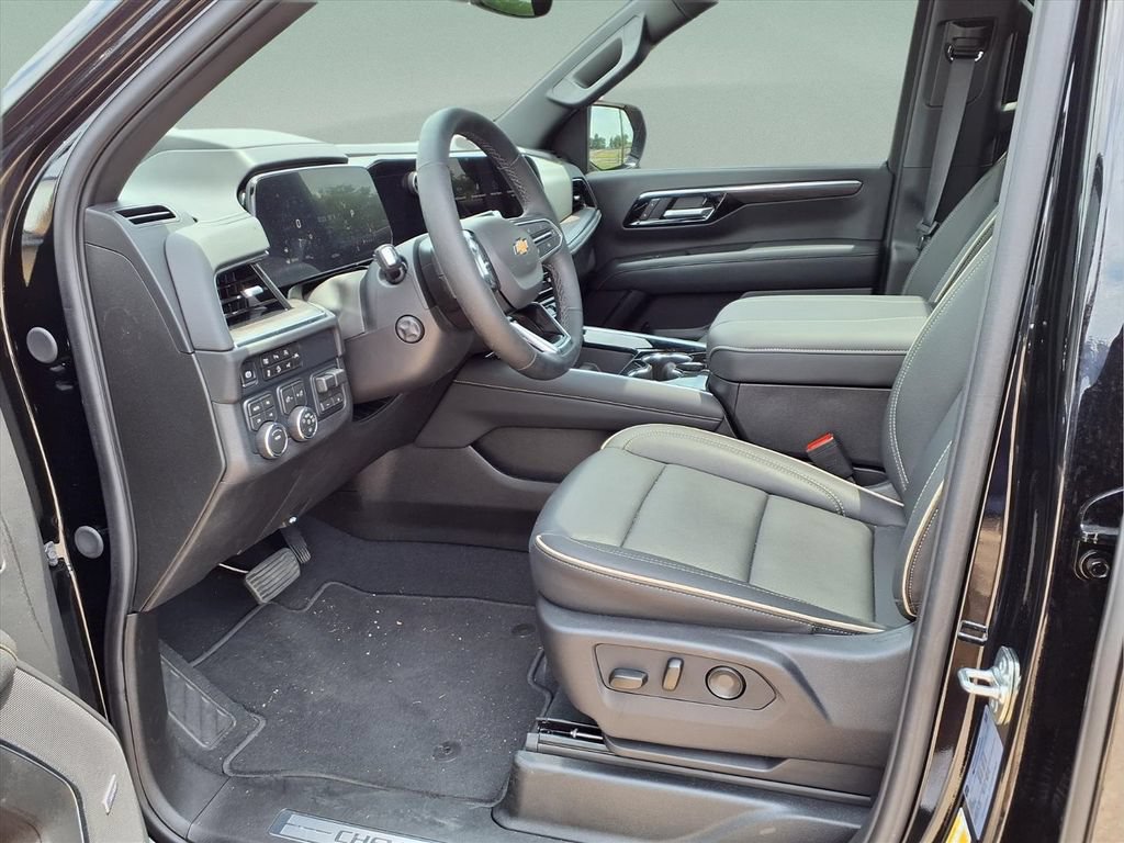 2026 Chevrolet Suburban Premier - Photo 17