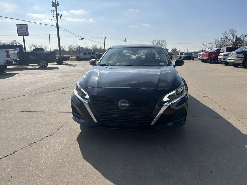 Used 2025 Nissan Altima SV Sedan