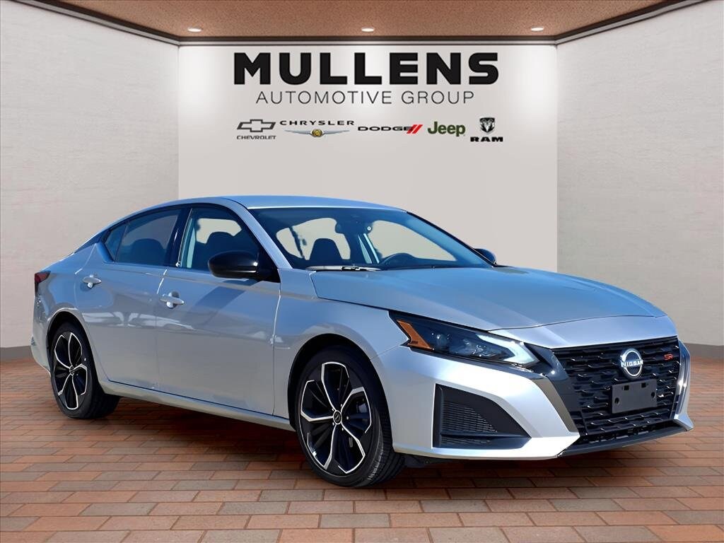 Used 2025 Nissan Altima SR Sedan