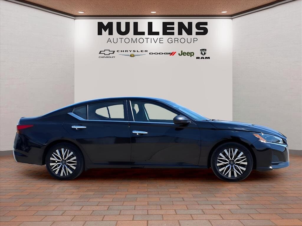 Used 2024 Nissan Altima 2.5 SV Sedan