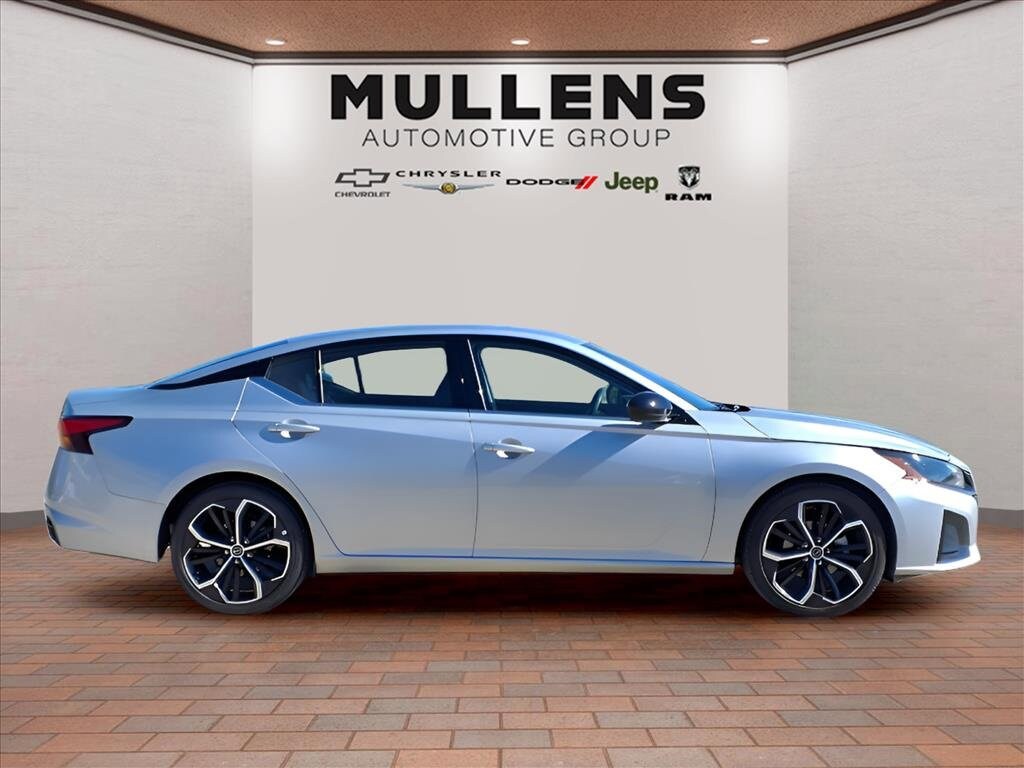 Used 2025 Nissan Altima SR Sedan