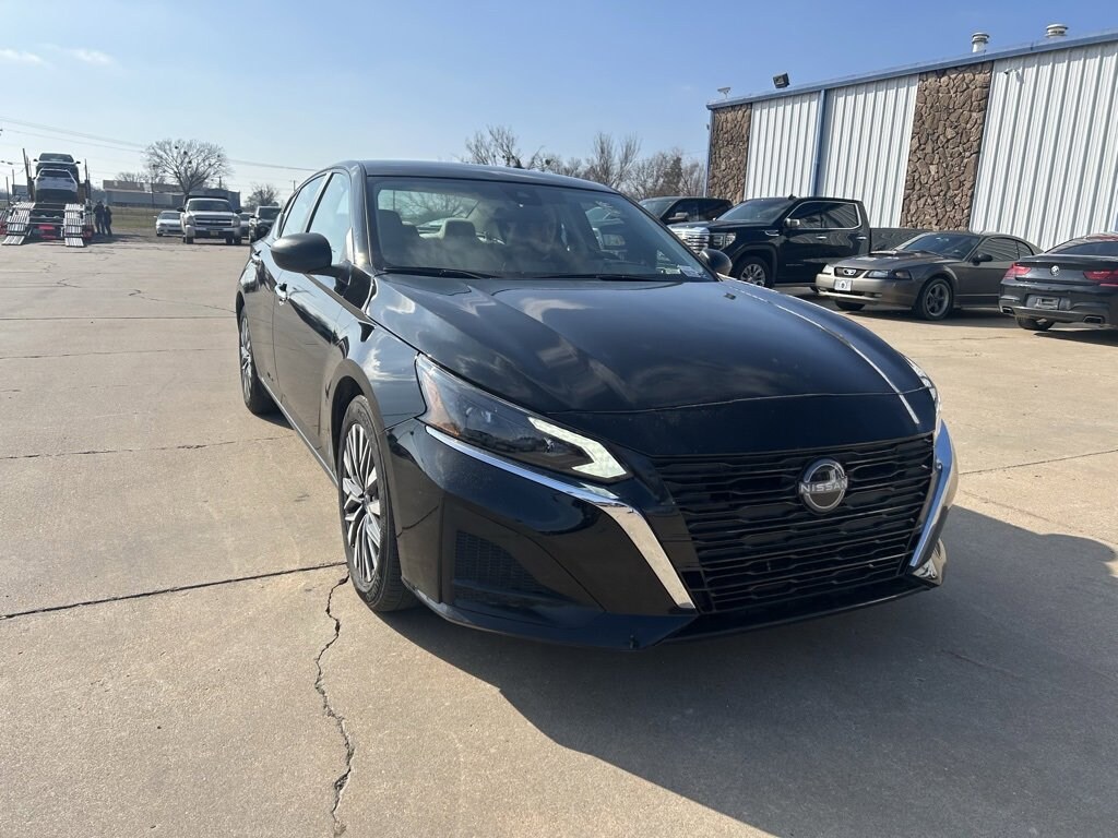 Used 2025 Nissan Altima SV Sedan