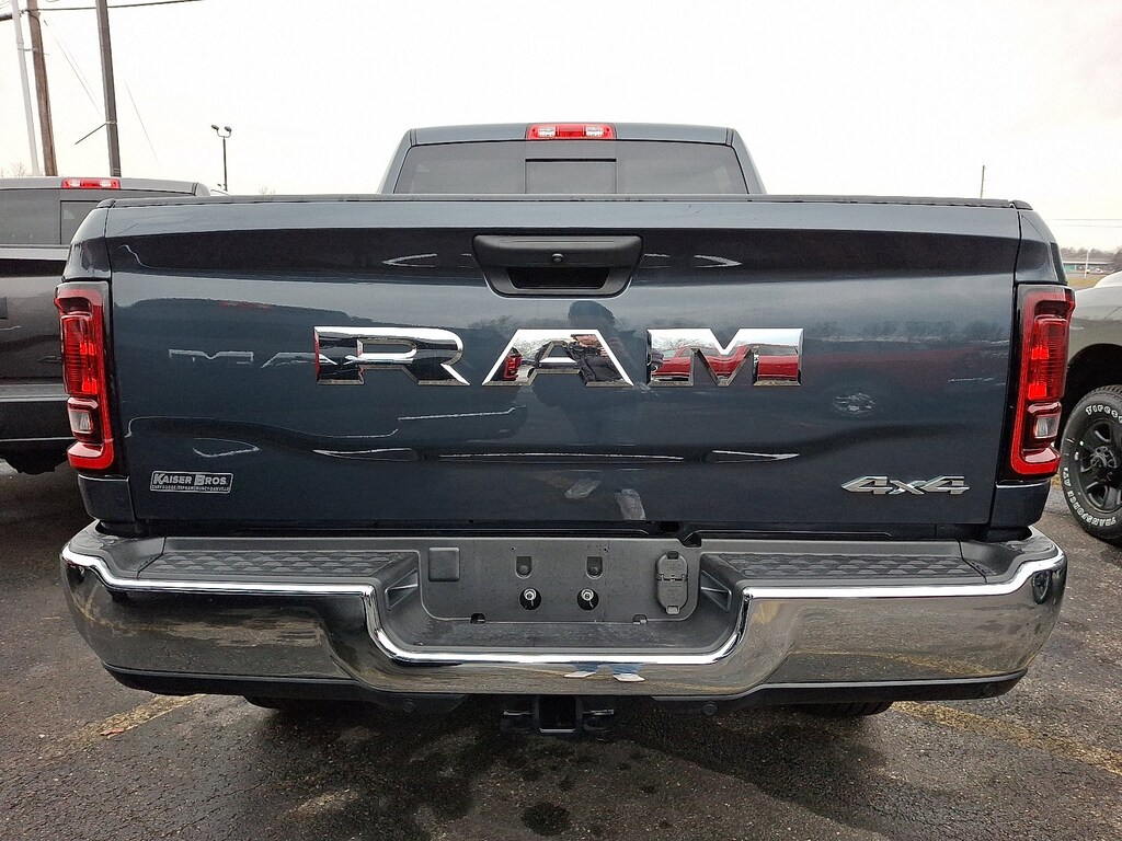 New 2026 Ram 2500 TRADESMAN CREW CAB 4X4 6'4 BOX Pickup