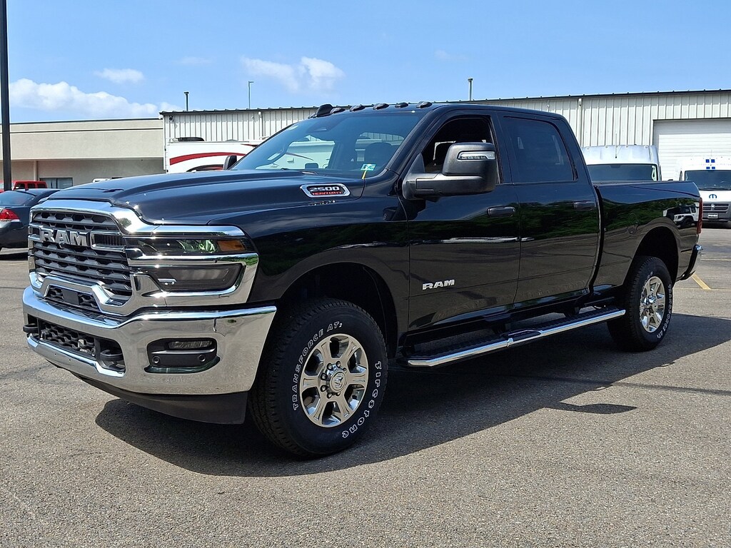 New 2026 Ram 2500 BIG HORN CREW CAB 4X4 6'4 BOX Pickup