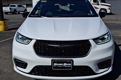 2026 Chrysler Pacifica SELECT Passenger Van