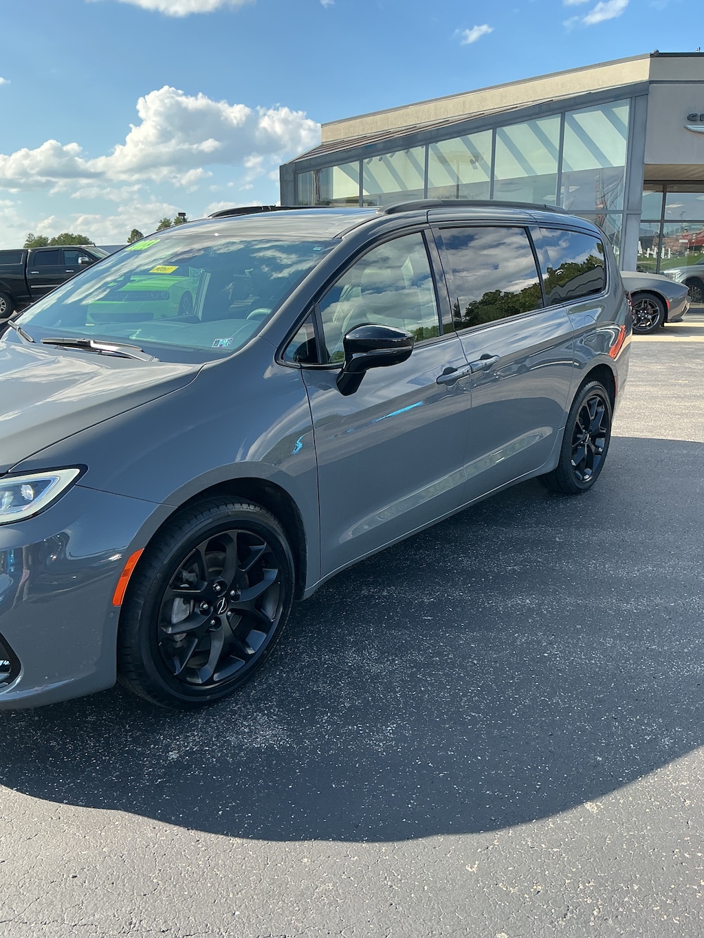 Used 2023 Chrysler Pacifica Limited Limited AWD