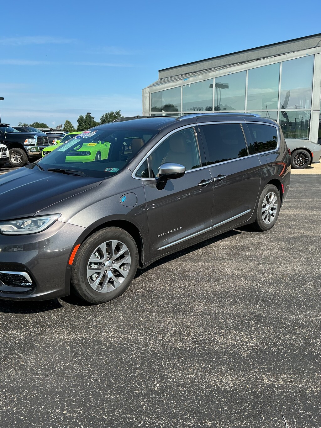 Used 2023 Chrysler Pacifica Hybrid Pinnacle Hybrid Pinnacle FWD