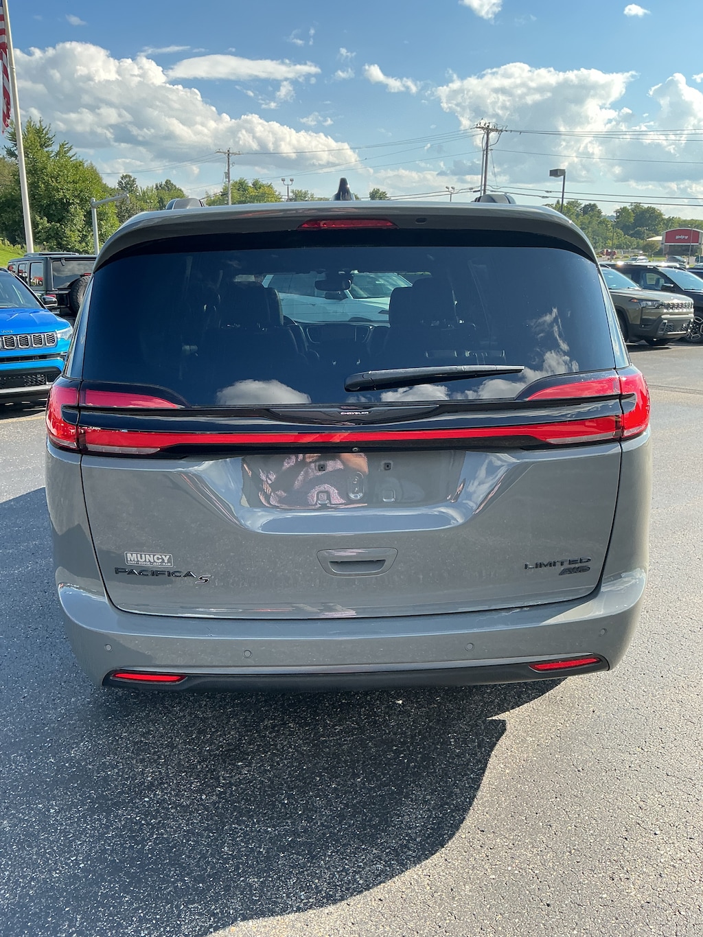 Used 2023 Chrysler Pacifica Limited Limited AWD