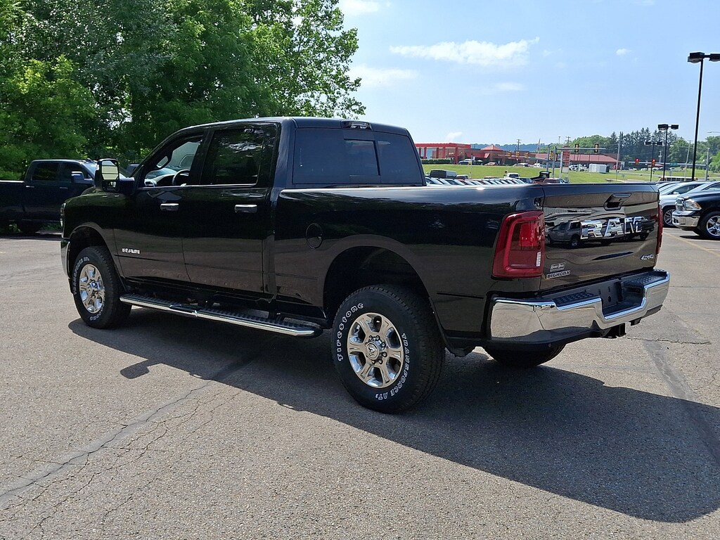 New 2026 Ram 2500 BIG HORN CREW CAB 4X4 6'4 BOX Pickup