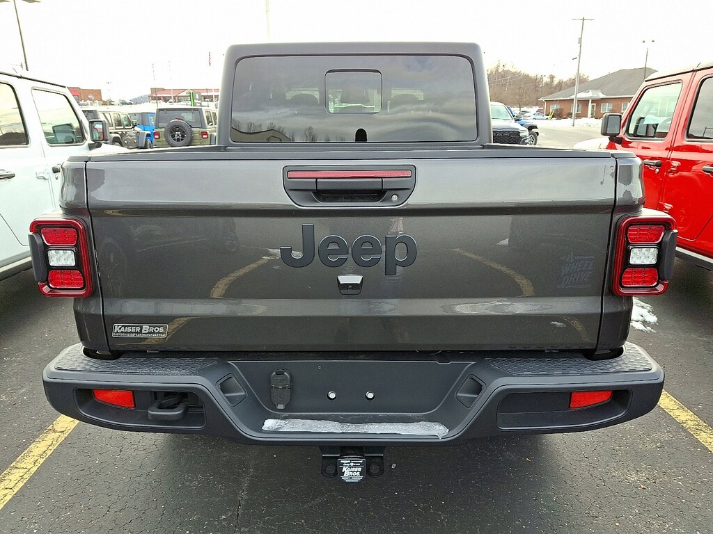 New 2026 Jeep Gladiator WILLYS 4X4 Pickup