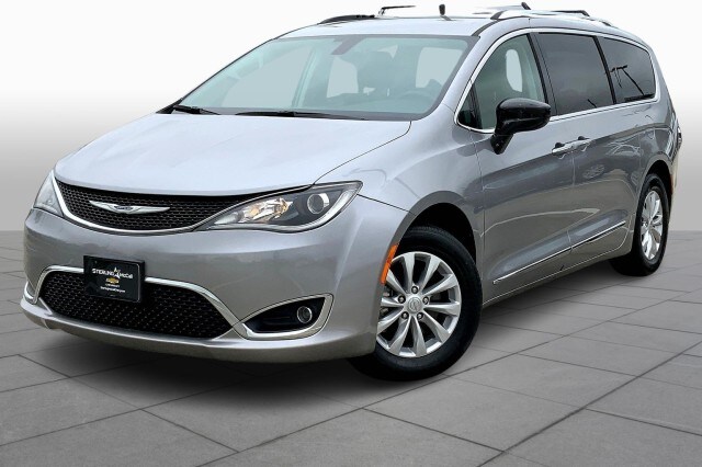 2019 Chrysler Pacifica Touring L's photo