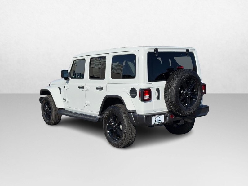 2023 Jeep Wrangler Altitude Sahara photo 3