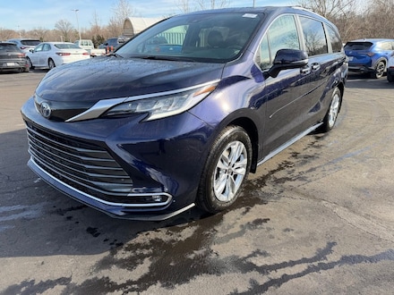2025 Toyota Sienna Limited 7 Passenger Van Passenger Van