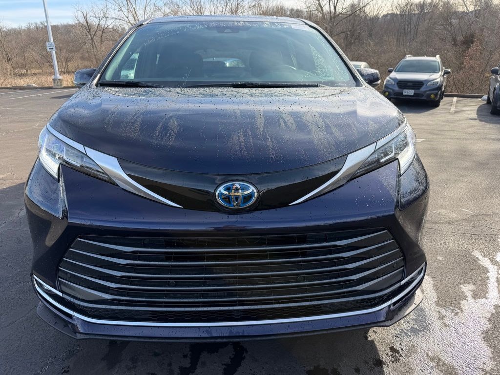 Used 2025 Toyota Sienna Limited 7 Passenger Van Passenger Van