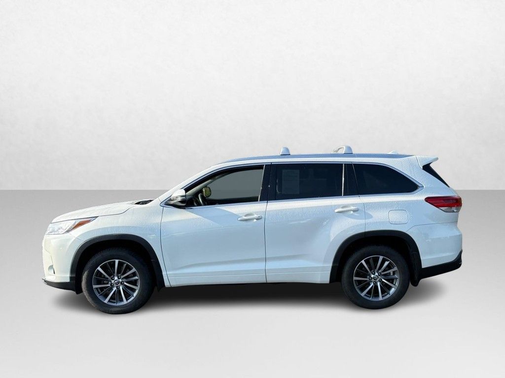 Used 2018 Toyota Highlander XLE with VIN 5TDJZRFH5JS525887 for sale in Manchester, MO