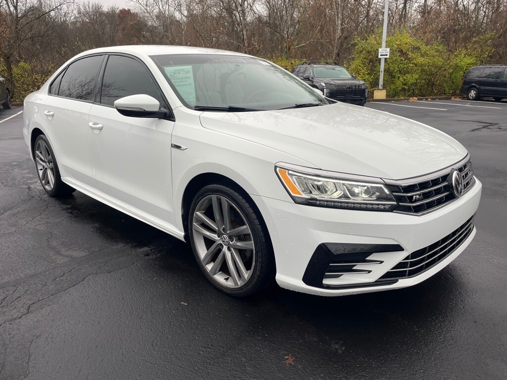 2018 Volkswagen Passat 2.0T R-Line photo 3