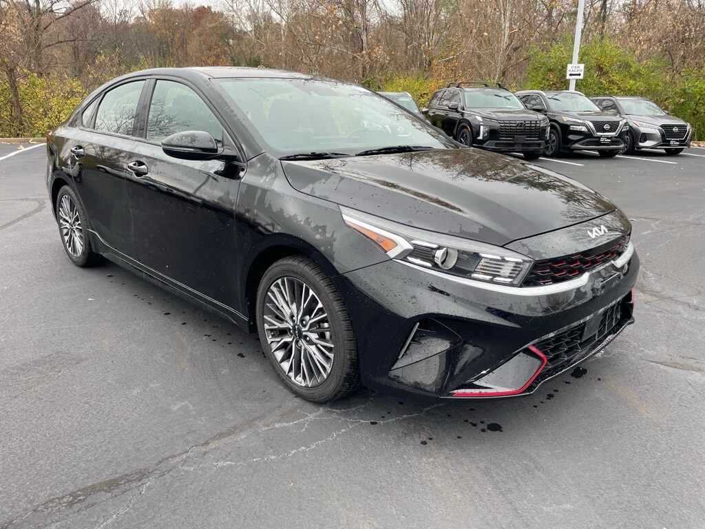 2022 Kia Forte GT-Line photo 2