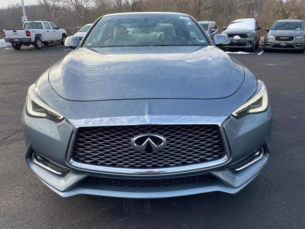2017 Infiniti Q60 3.0t Premium photo 2