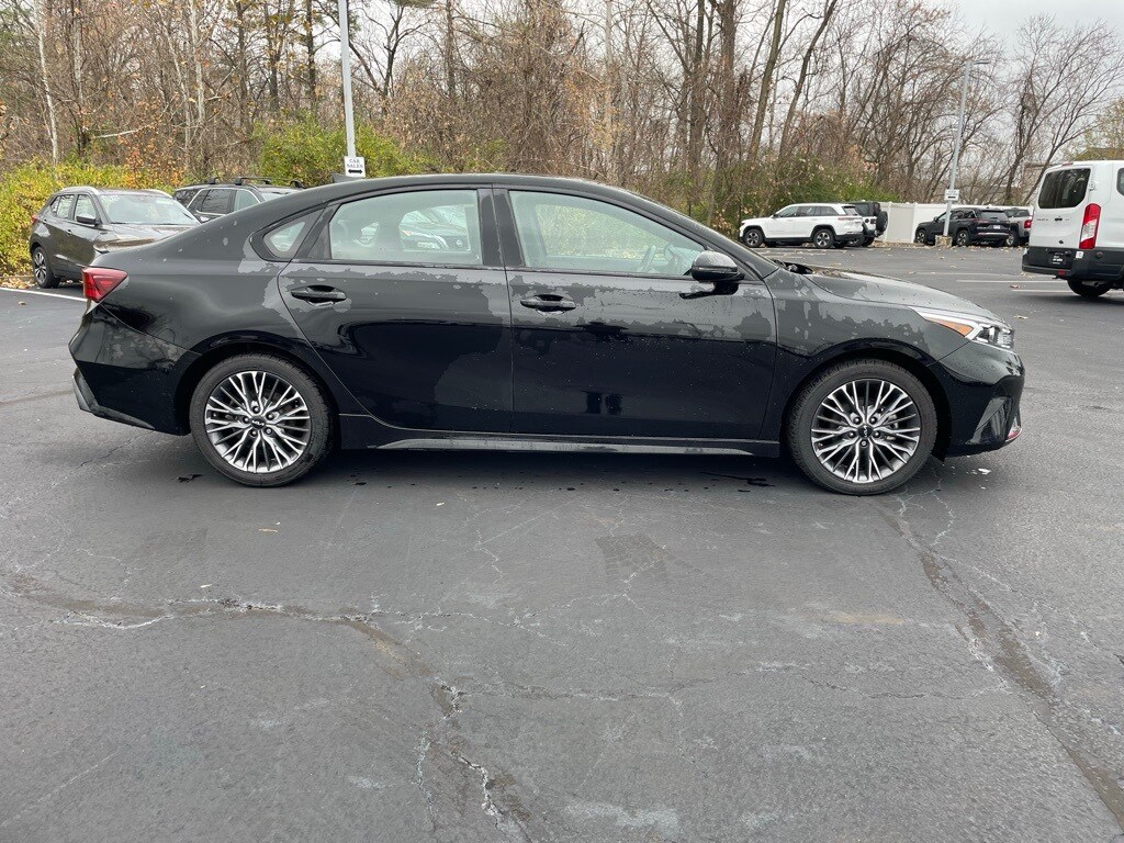 2022 Kia Forte GT-Line photo 3