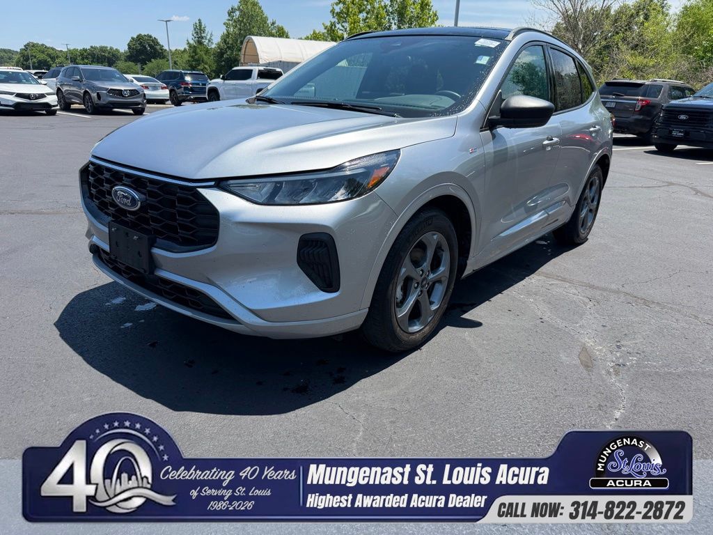 2023 Ford Escape ST-Line FWD's photo