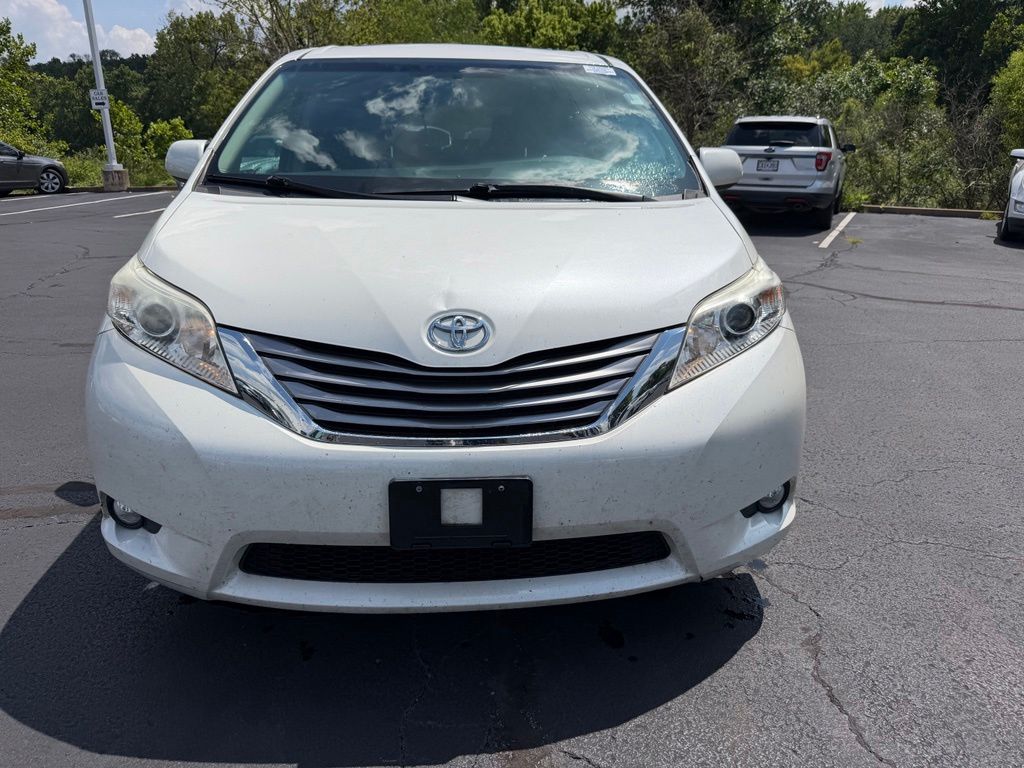 Used 2017 Toyota Sienna XLE Premium with VIN 5TDYZ3DC6HS827833 for sale in Manchester, MO