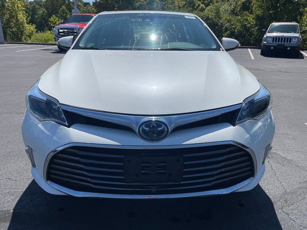 2016 Toyota Avalon Hybrid Limited photo 2