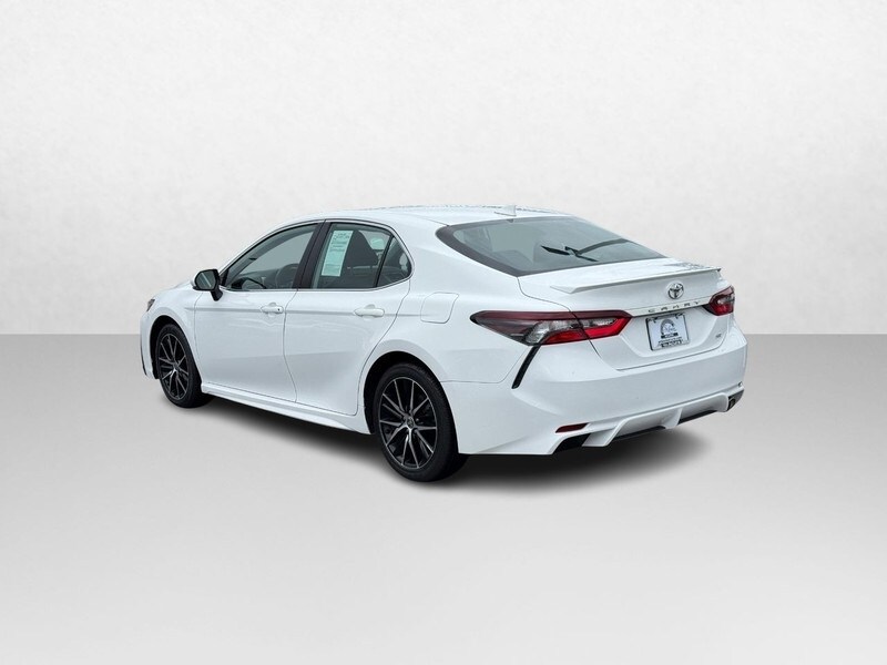 2023 Toyota Camry SE photo 3