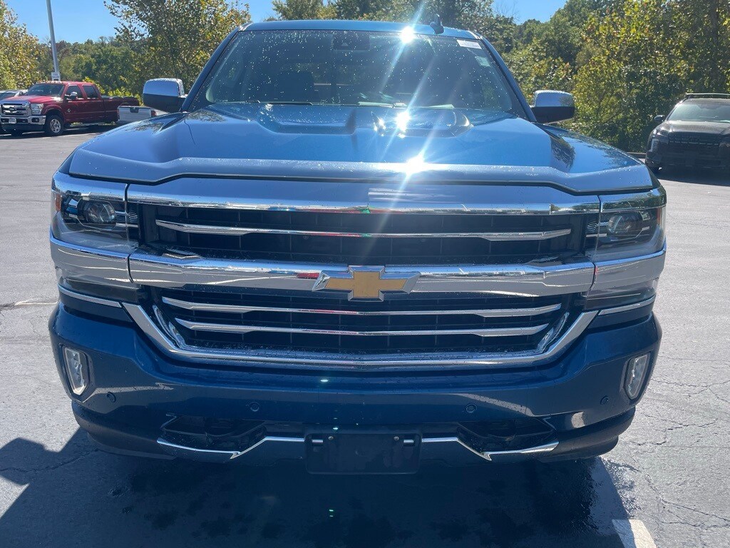 2018 Chevrolet Silverado 1500 High Country photo 2