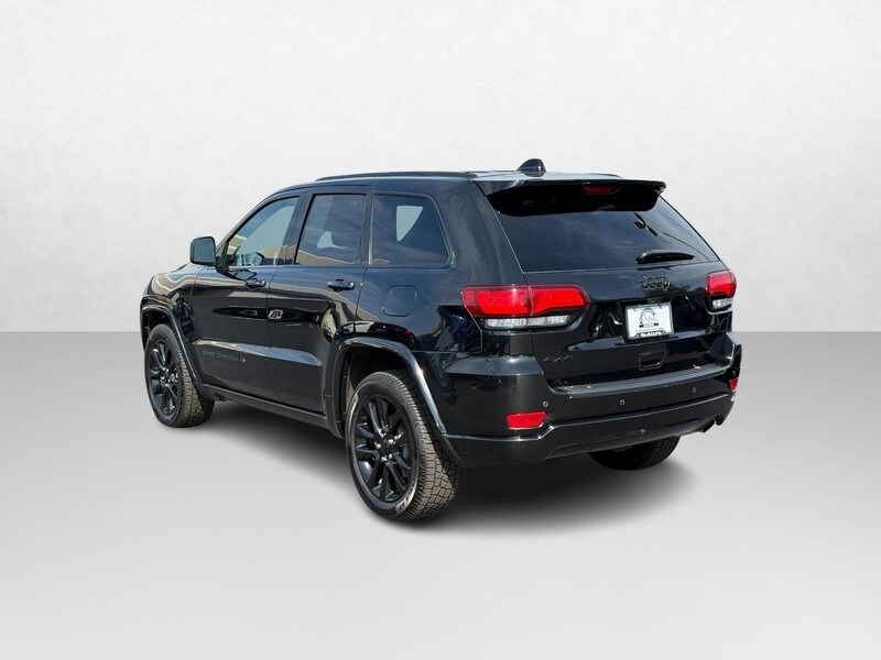 2022 Jeep Cherokee Laredo photo 2