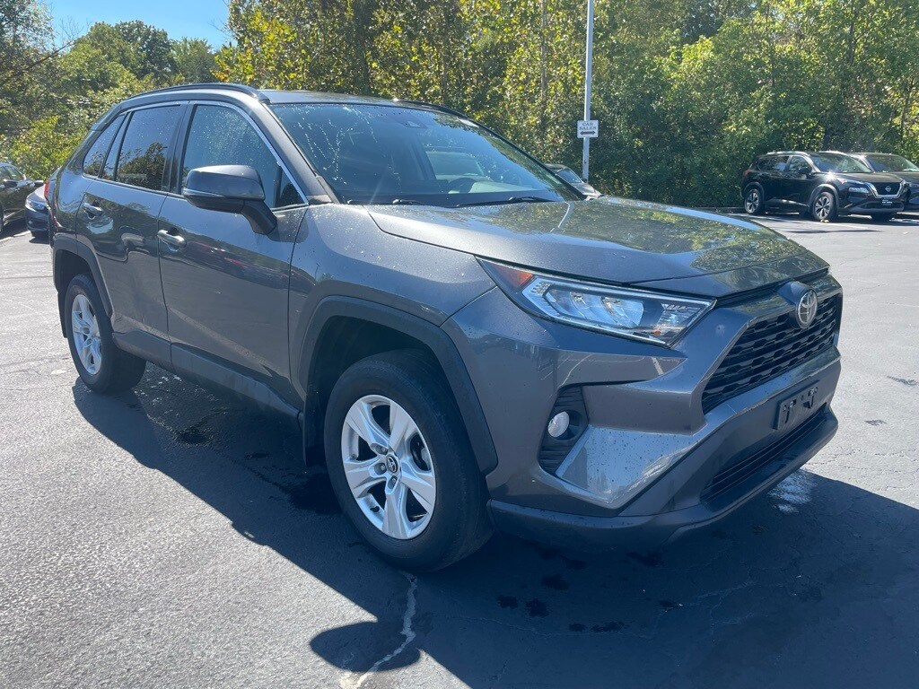 2021 Toyota RAV4 XLE photo 3