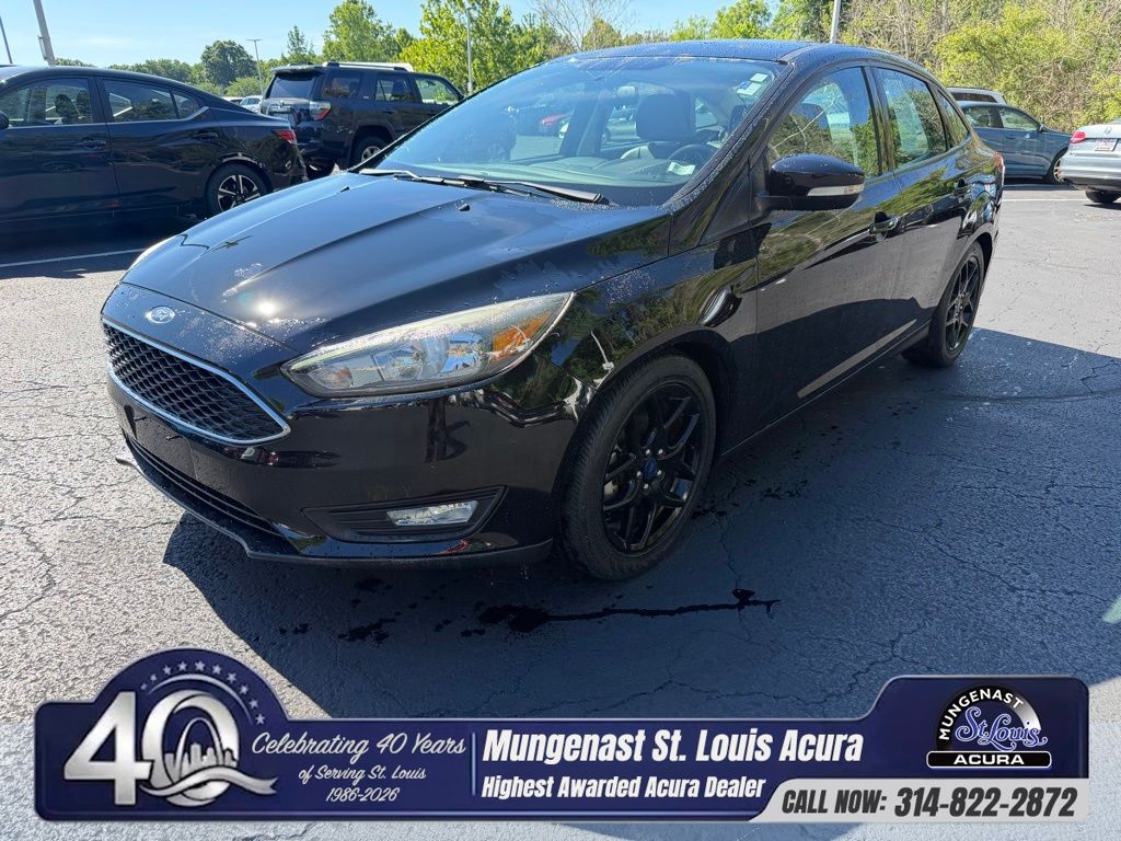 2016 Ford Focus Sedan SE's photo