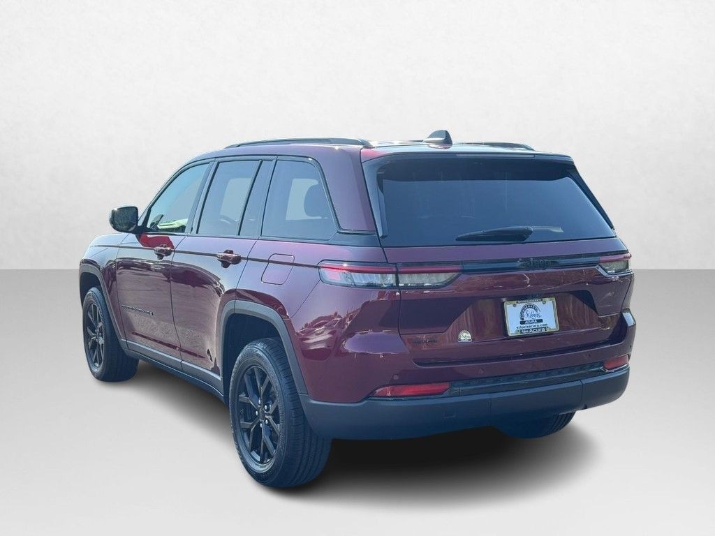 Used 2024 Jeep Grand Cherokee Laredo SUV