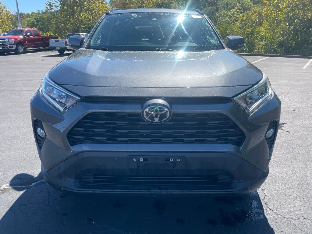 2021 Toyota RAV4 XLE photo 2