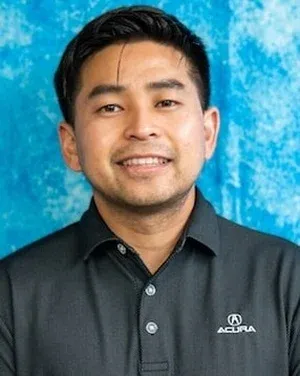 Staff member Jon Son from ID_fdc0c0