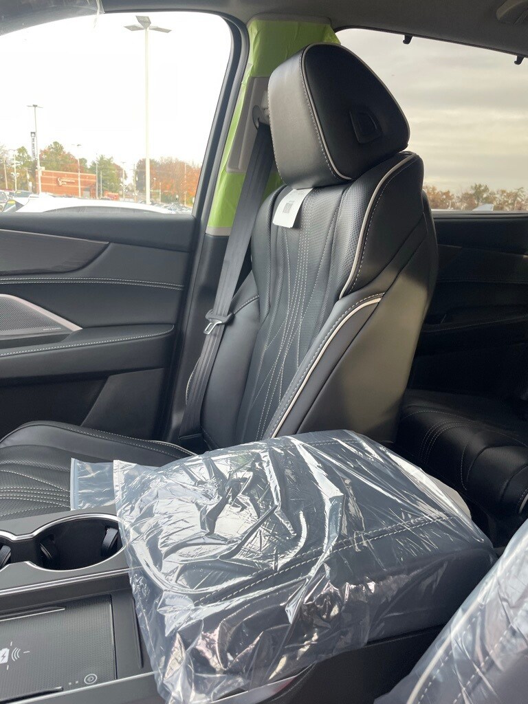 2026 Acura MDX SH-AWD Advance photo 2