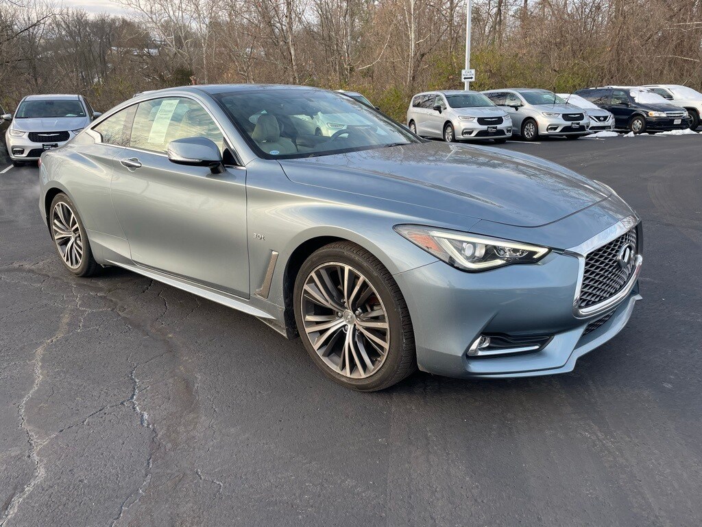 2017 Infiniti Q60 3.0t Premium photo 3