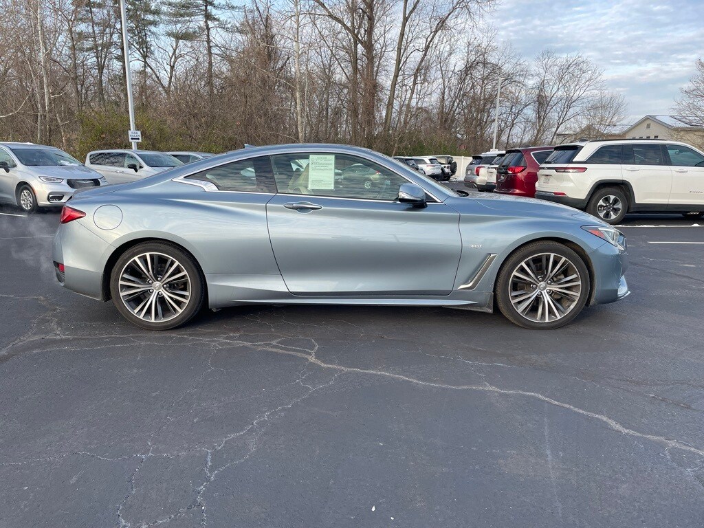 2017 Infiniti Q60 3.0t Premium photo 4