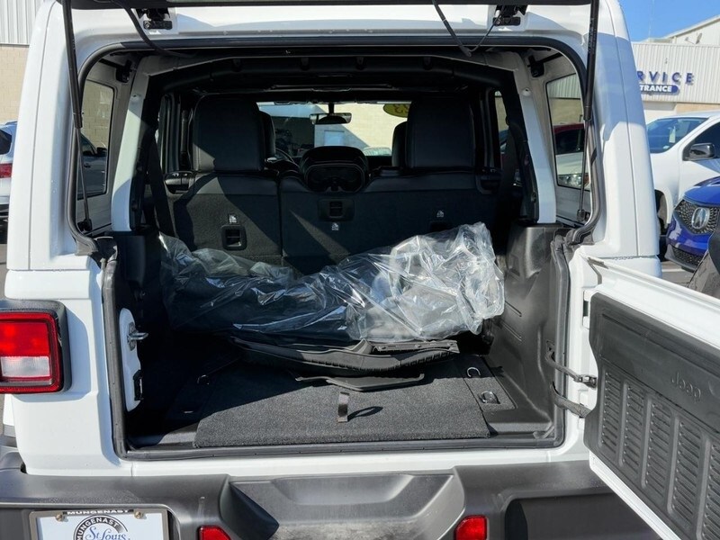 2023 Jeep Wrangler Altitude Sahara photo 4