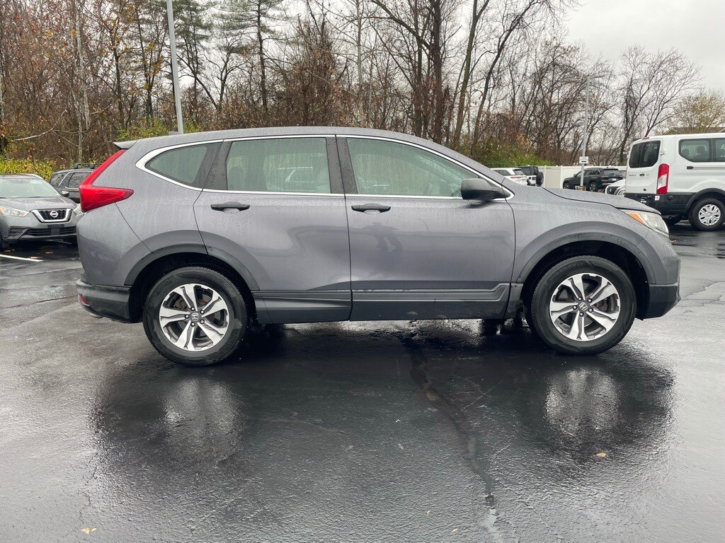 2017 Honda CR-V LX photo 4