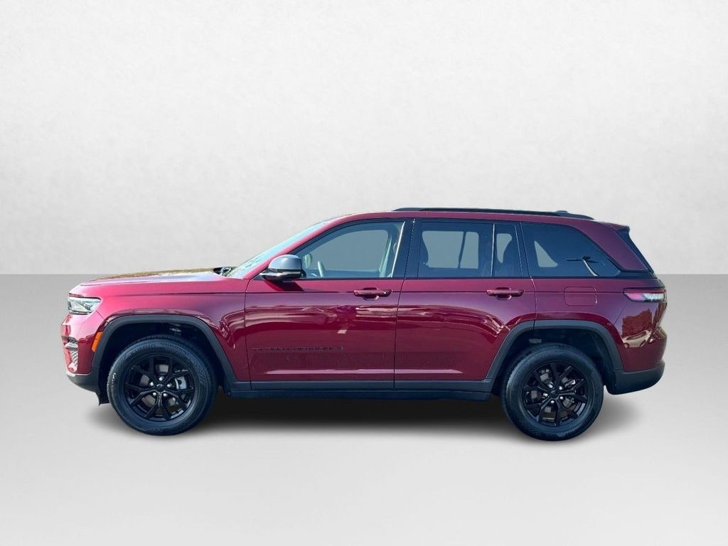 Used 2024 Jeep Grand Cherokee Laredo SUV