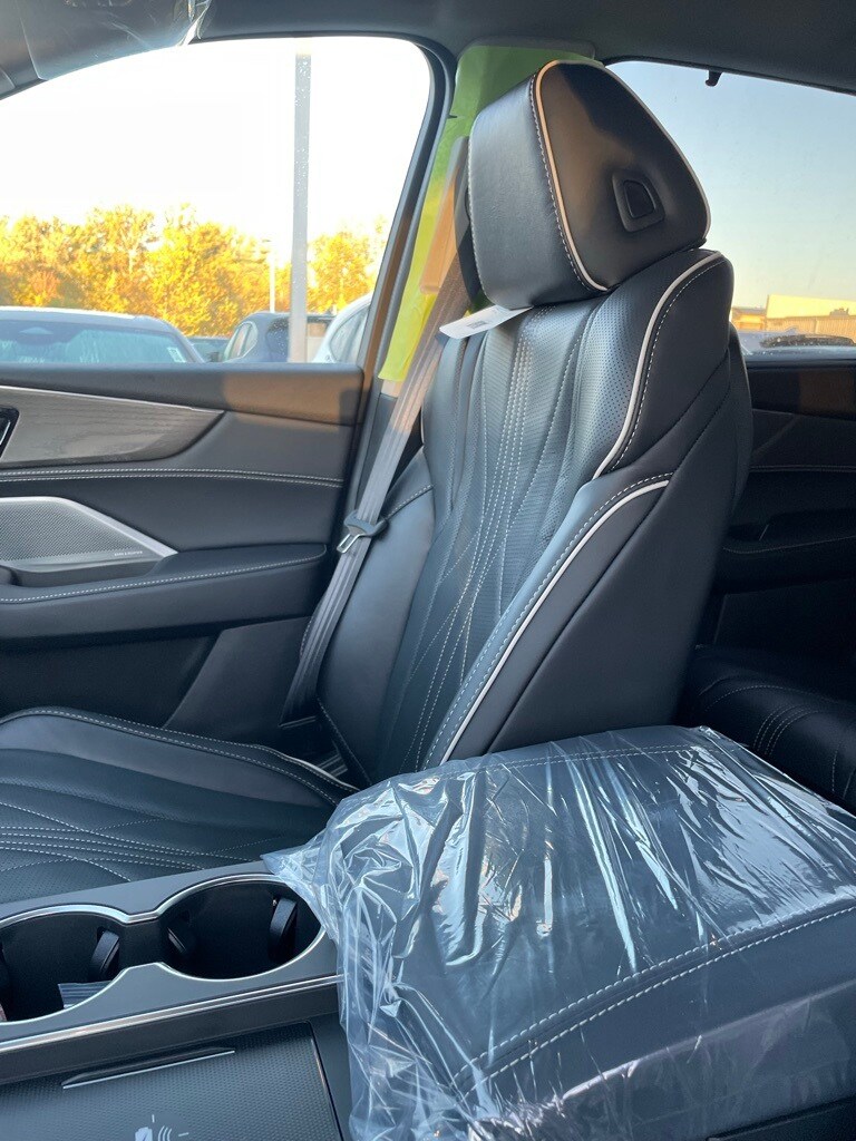 2026 Acura MDX SH-AWD Advance photo 2