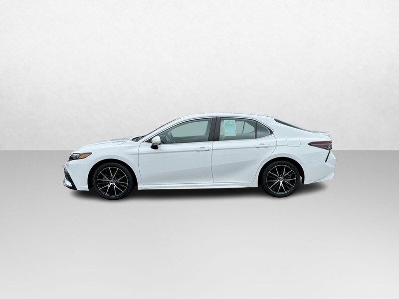 2023 Toyota Camry SE photo 2