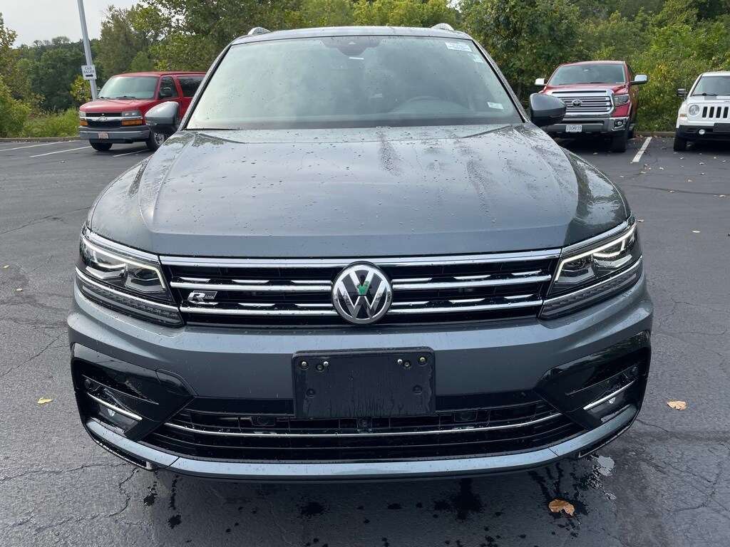 2019 Volkswagen Tiguan SEL Premium photo 2