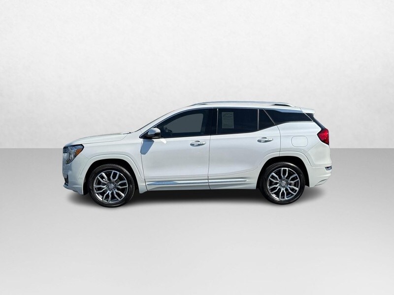 2024 Gmc Terrain Denali photo 2