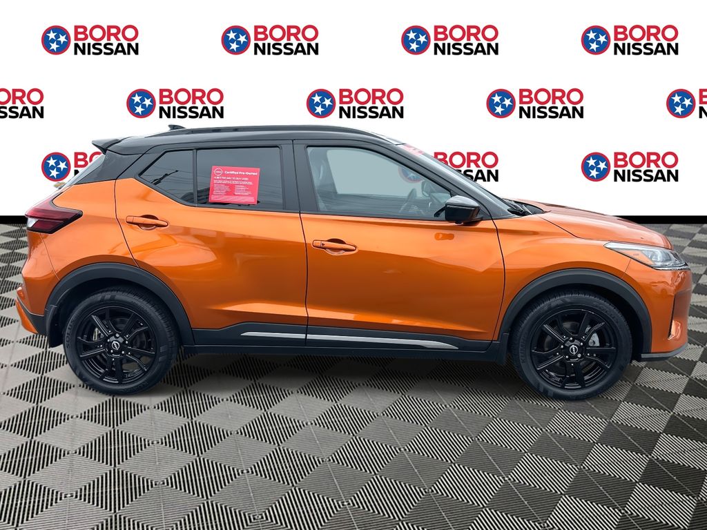 2023 Nissan Kicks SR photo 2