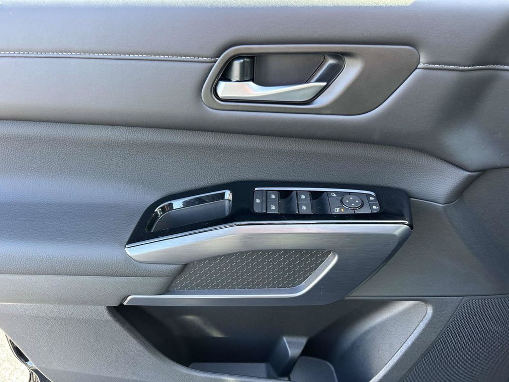 2026 Nissan Pathfinder SL - Photo 27