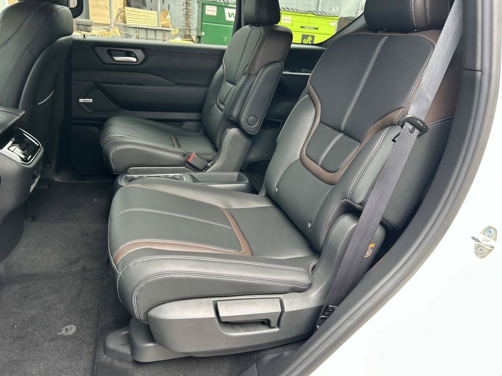 2026 Nissan Armada SL - Photo 21