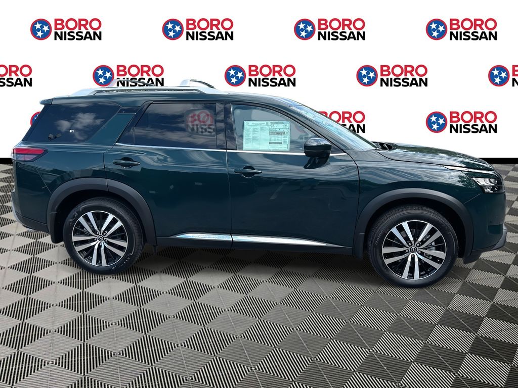 2025 Nissan Pathfinder Platinum photo 2